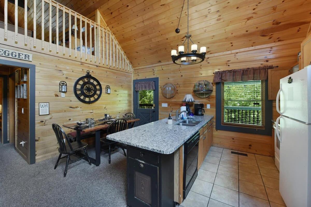 Ryes And Shine Bootlegger'S Cabin! Hot Tub* Pool* Arcade* Billiards *Ev * Pet Friendly Sevierville Kültér fotó