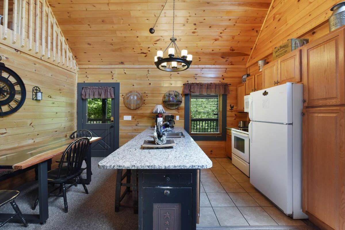 Ryes And Shine Bootlegger'S Cabin! Hot Tub* Pool* Arcade* Billiards *Ev * Pet Friendly Sevierville Kültér fotó
